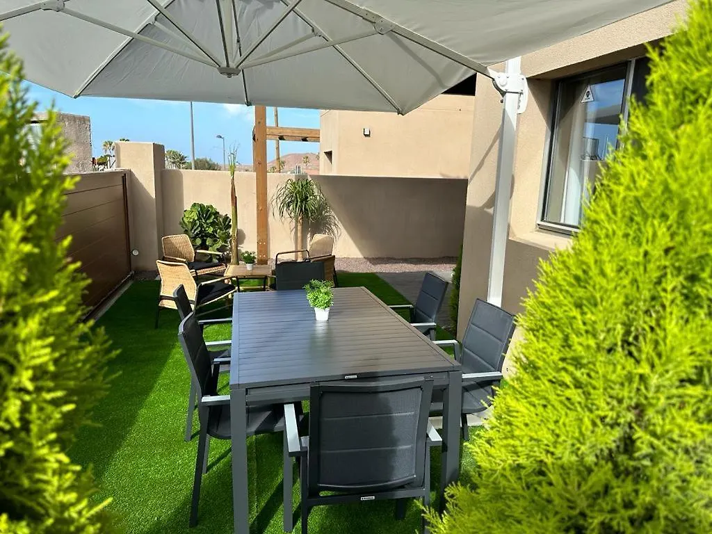 Golf Tenerife South: Mountain View Villa with Heated Pool and Accessible Amenities San Miguel de Abona
